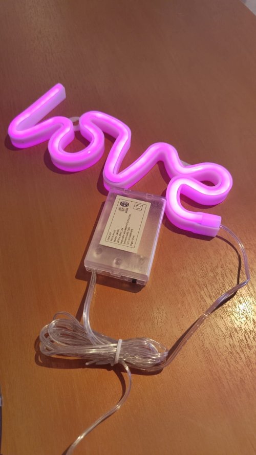 cartel luz neon LOVE