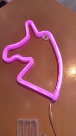 cartel luz neon unicornio